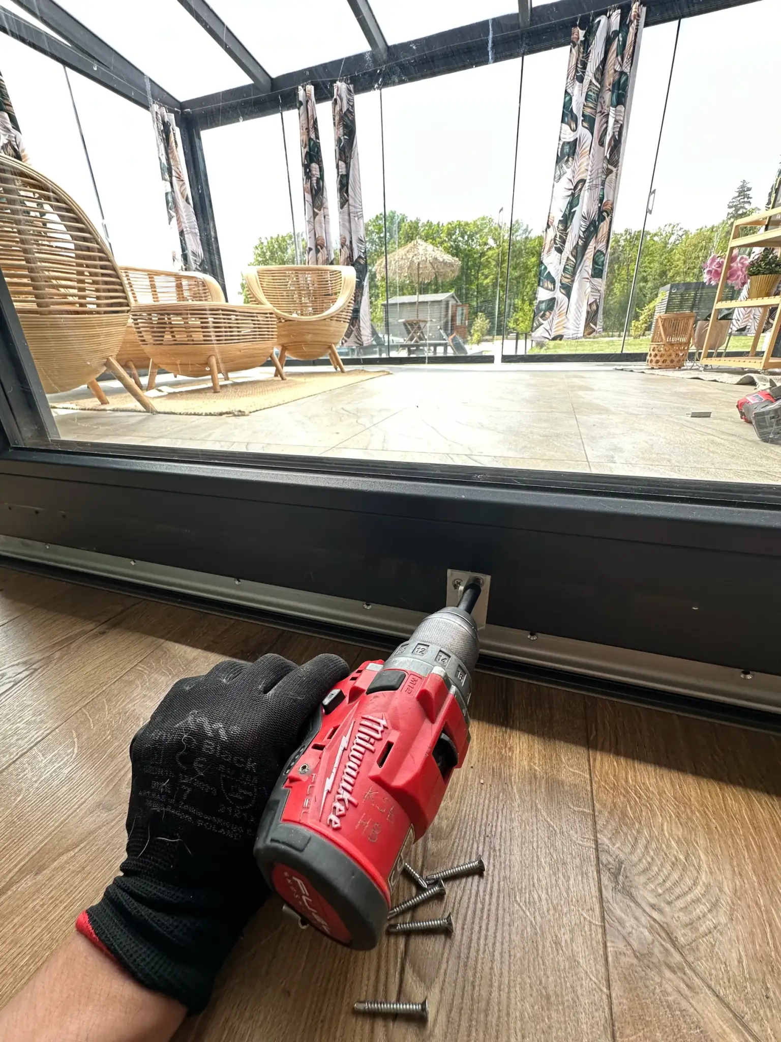 Wymiana wózków oraz dolnej szyny w drzwiach przesuwnych PSK