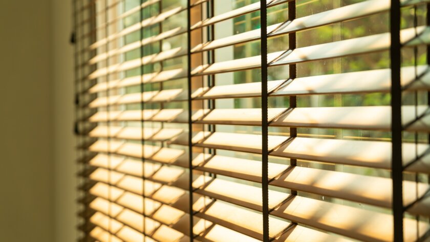 Najczęstsze problemy z żaluzjami drewnianymi