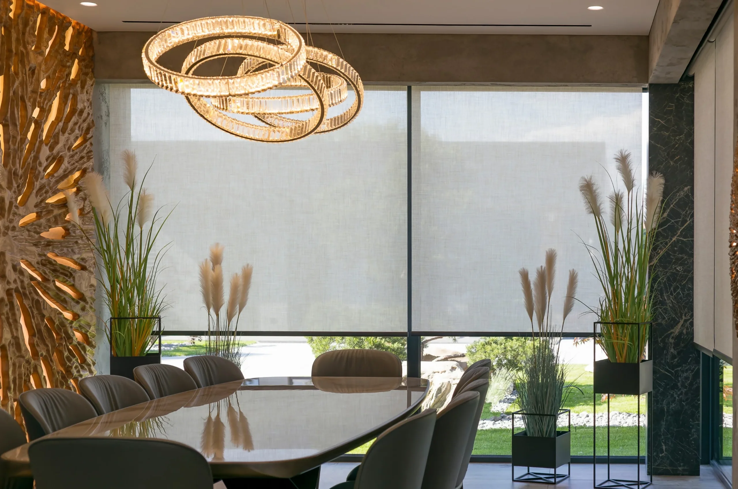 Rodzaje rolet wolnowieszących - ich porównanie.